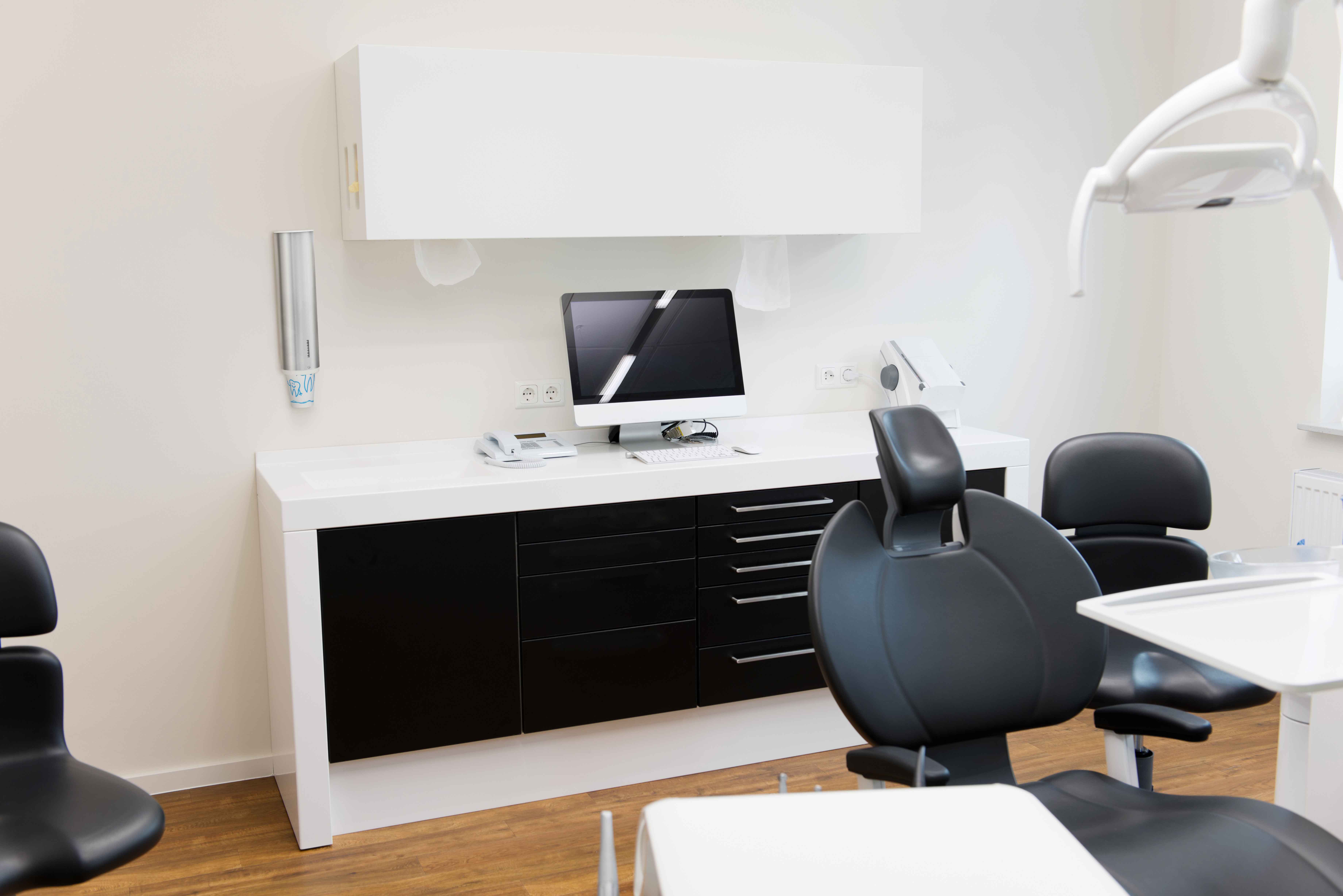 Becherspender für Mundspülbecher